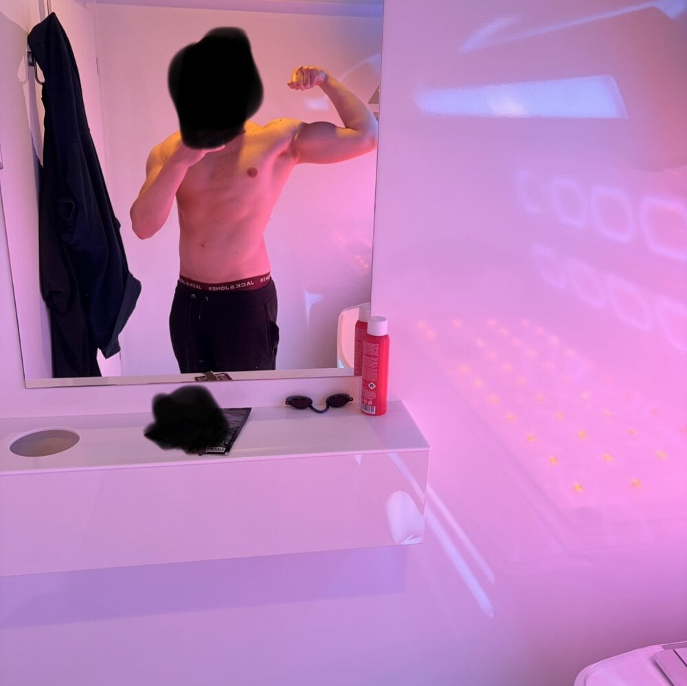 28-and-horny Chatroom