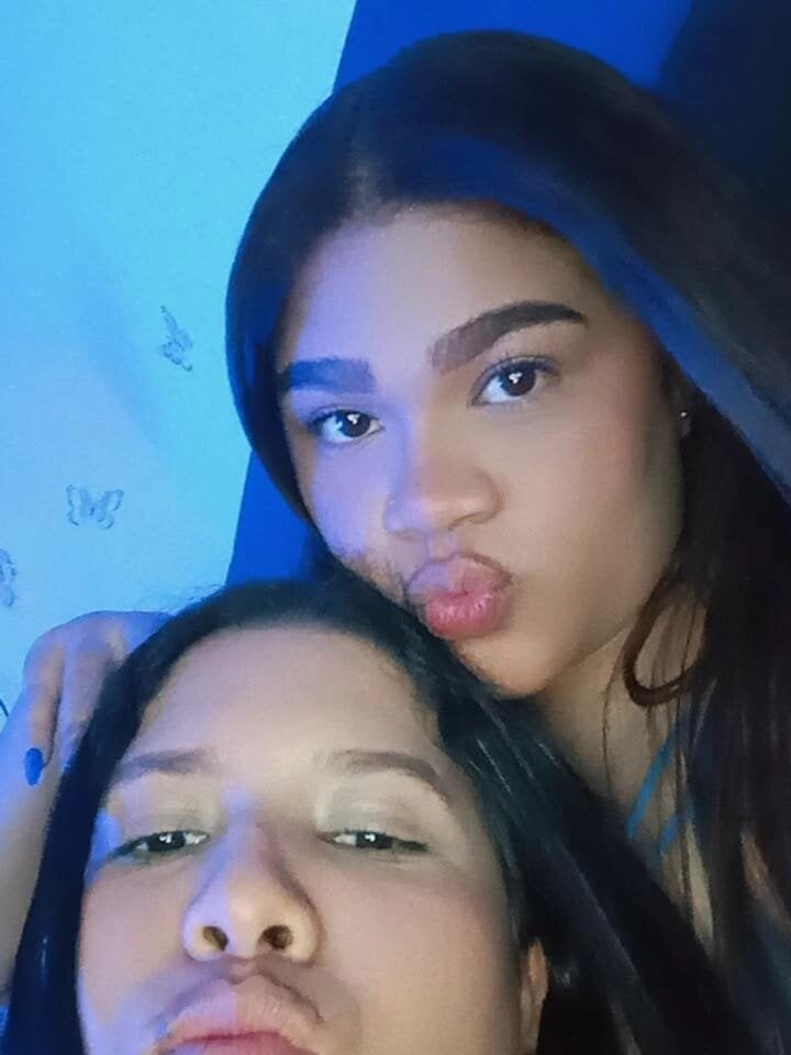 2moons_full_of_love Chatroom