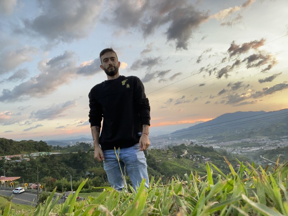 ALEJANDRO_BIGCOCK Chatroom