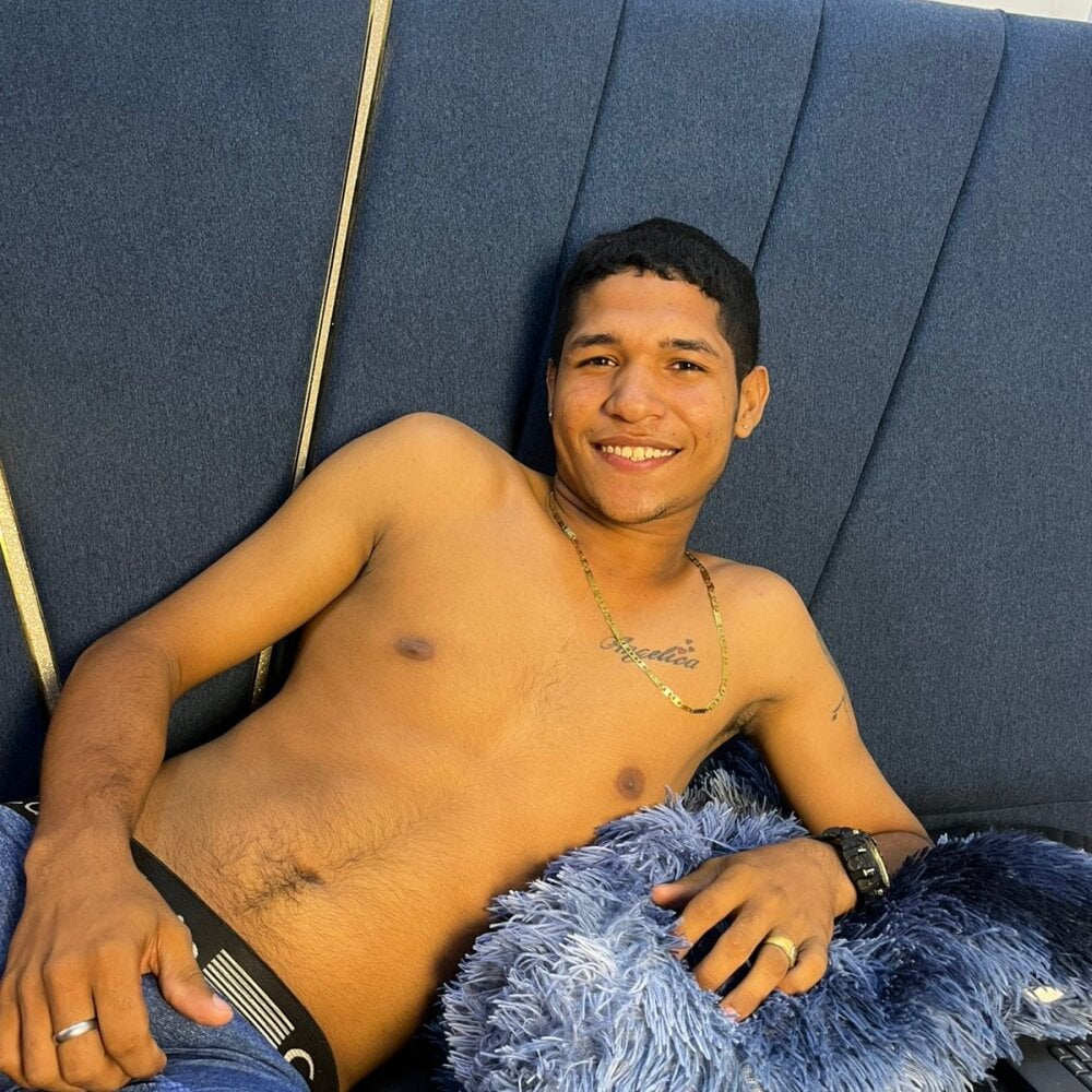 Aaron_cum18 Chatroom