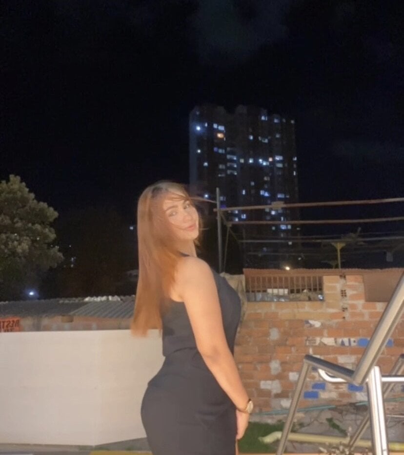 Abril_monroe_ Chatroom