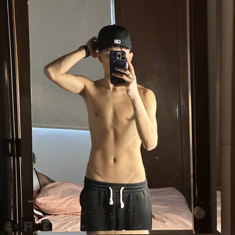 Adam_Loveee Chatroom