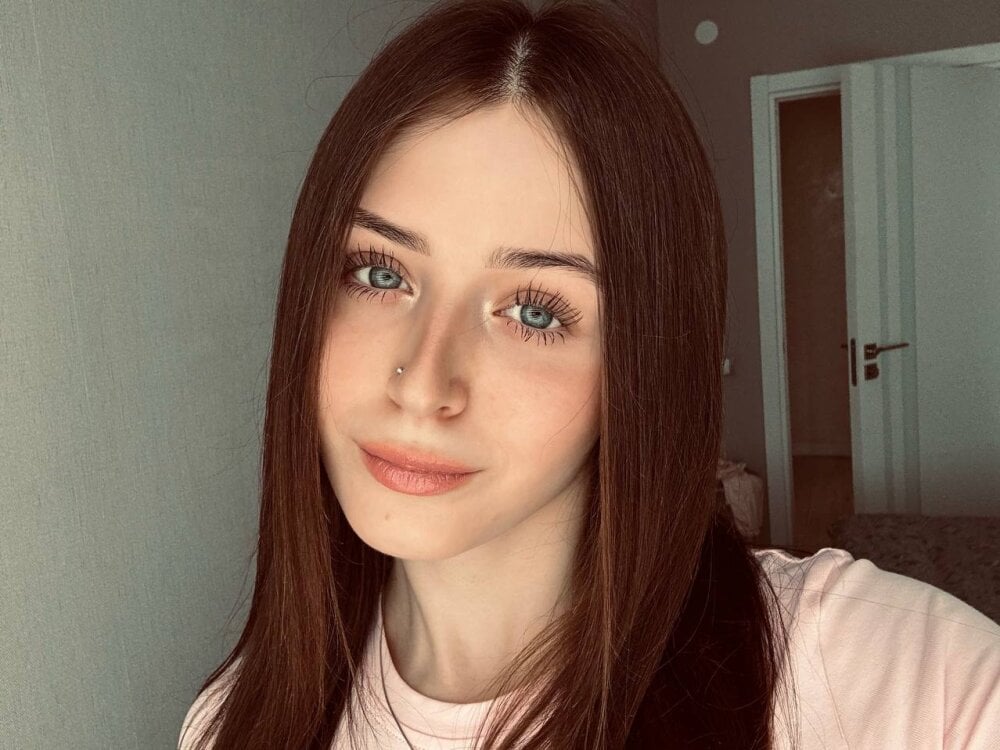 Adel_strongwoman Chatroom