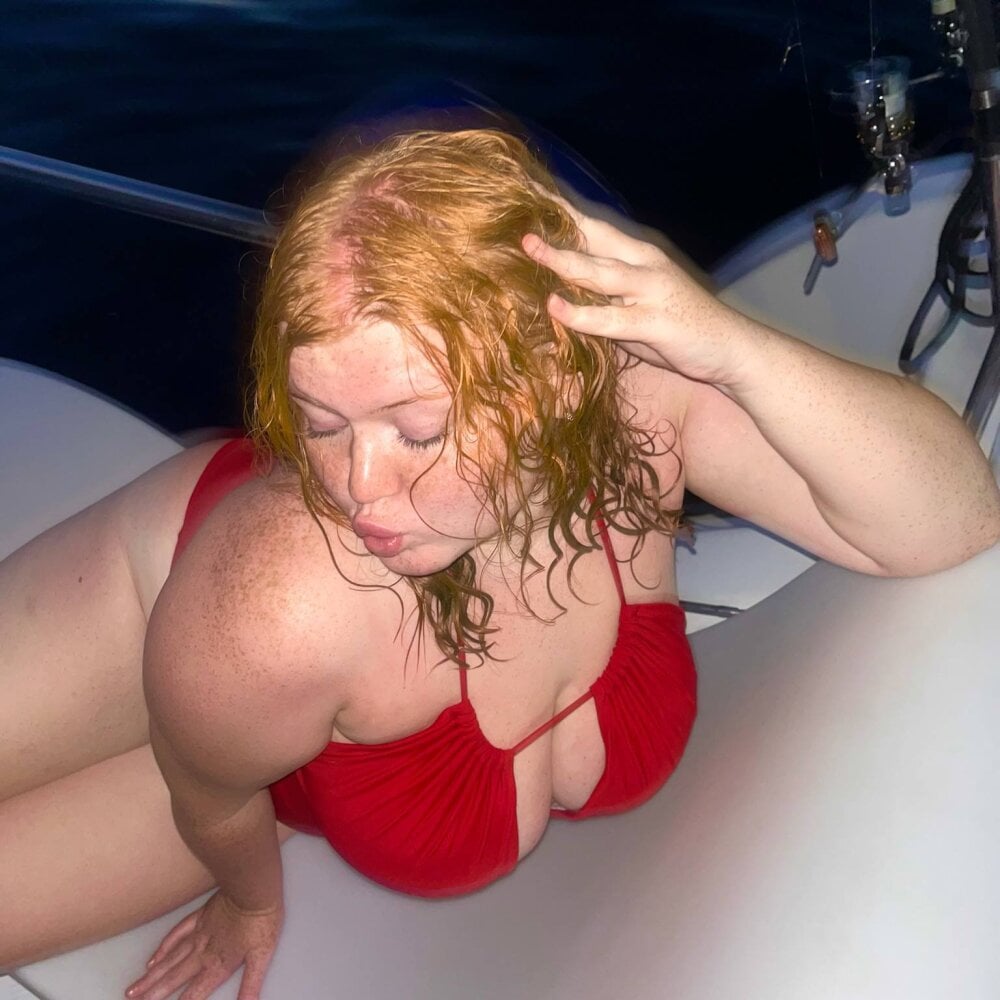 Adele_Moor_ Chatroom