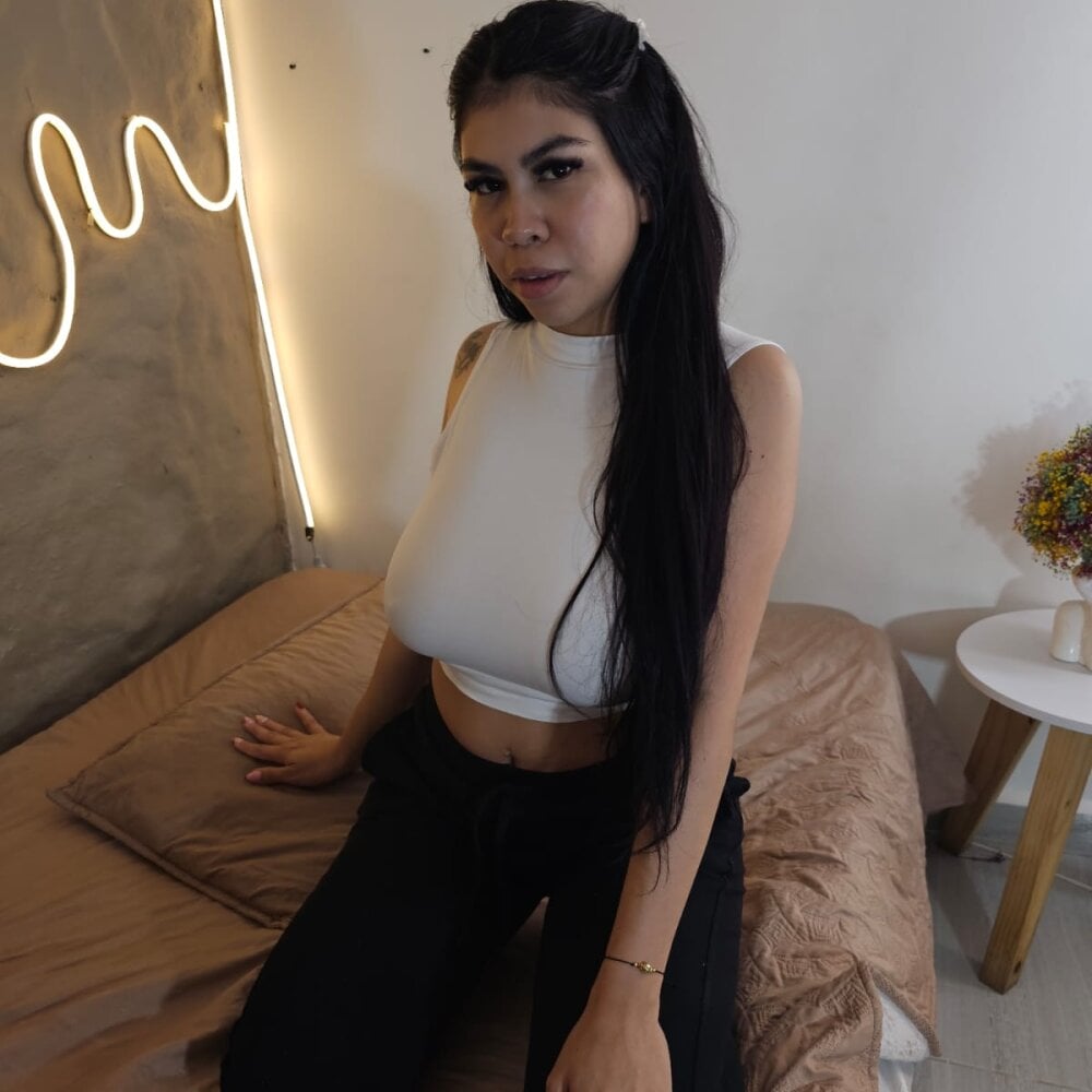 Alana_Kim Chatroom