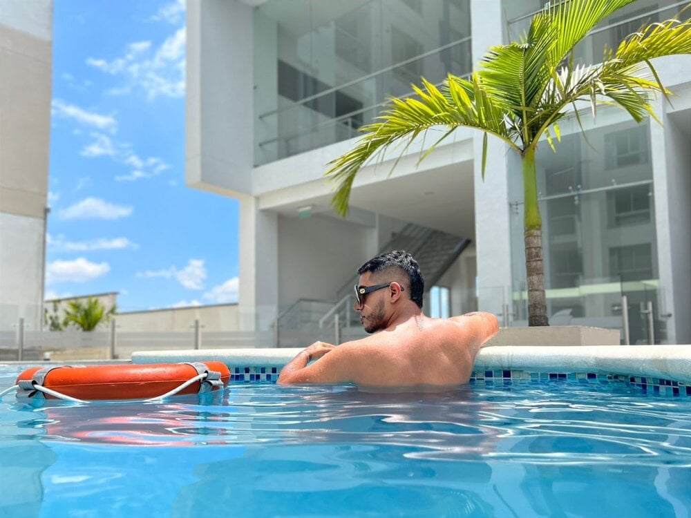 Alex_bayhas Chatroom