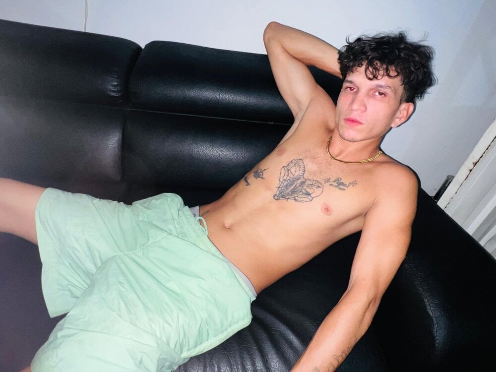 Alex_jeins_at Chatroom