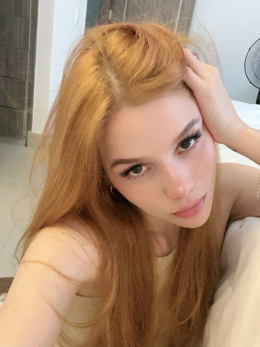 Alexandra-02 Chatroom