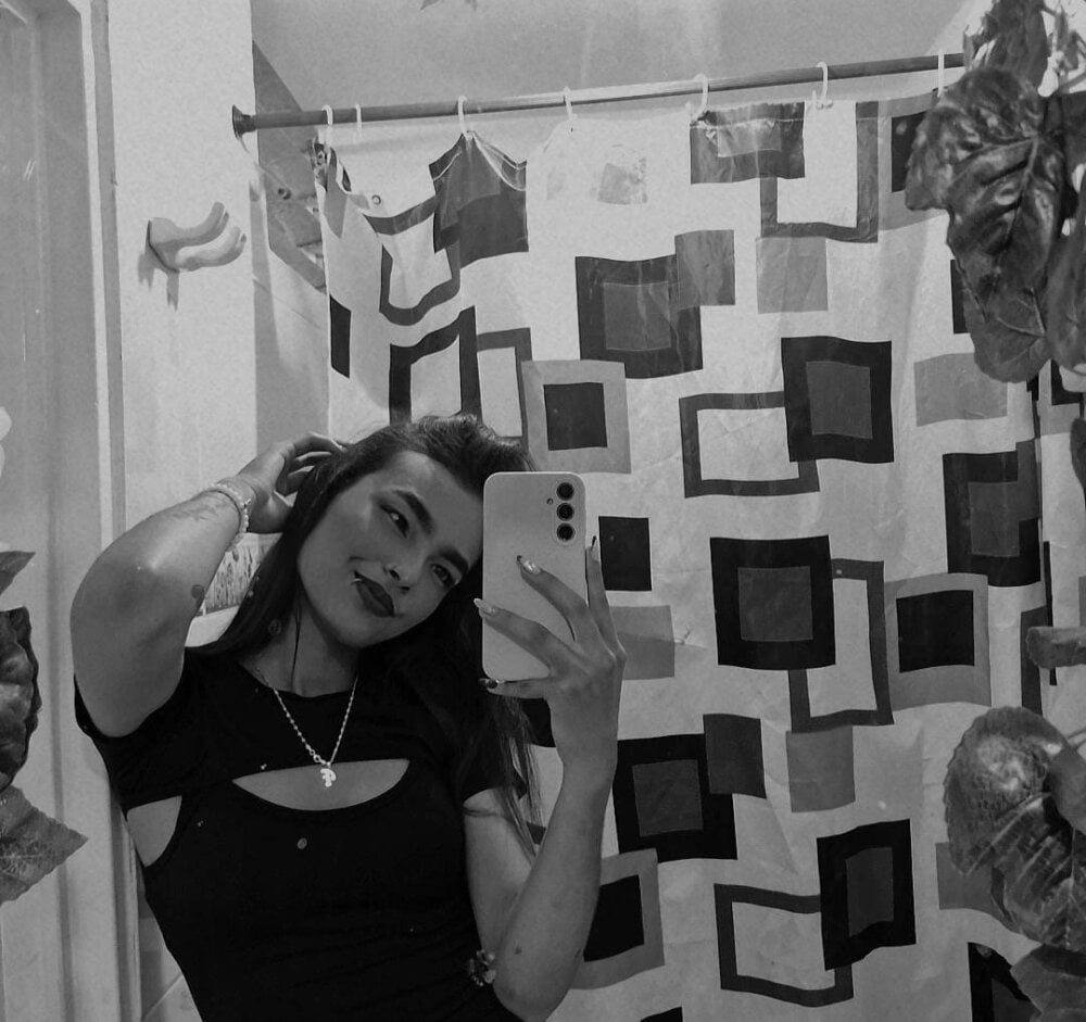 AlexandraMiller Chatroom