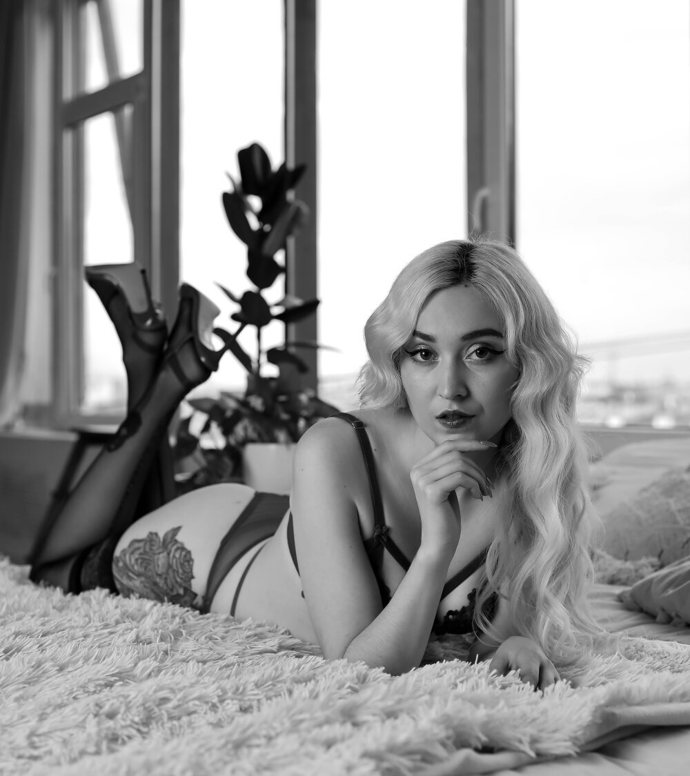 AllisonBlack_x Chatroom