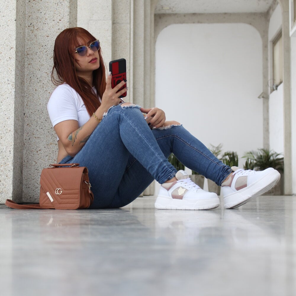 Allison_R Chatroom