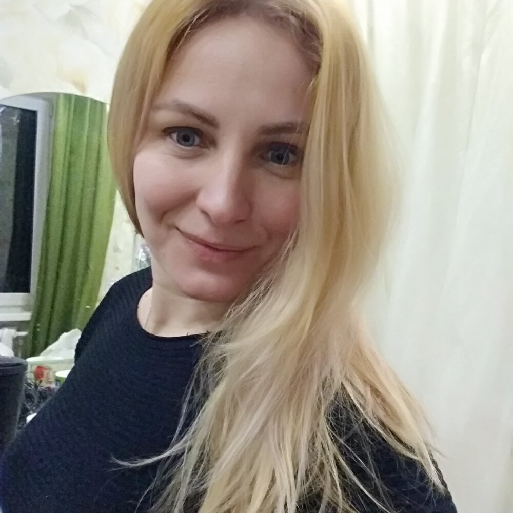 Alma_Evelynne Chatroom