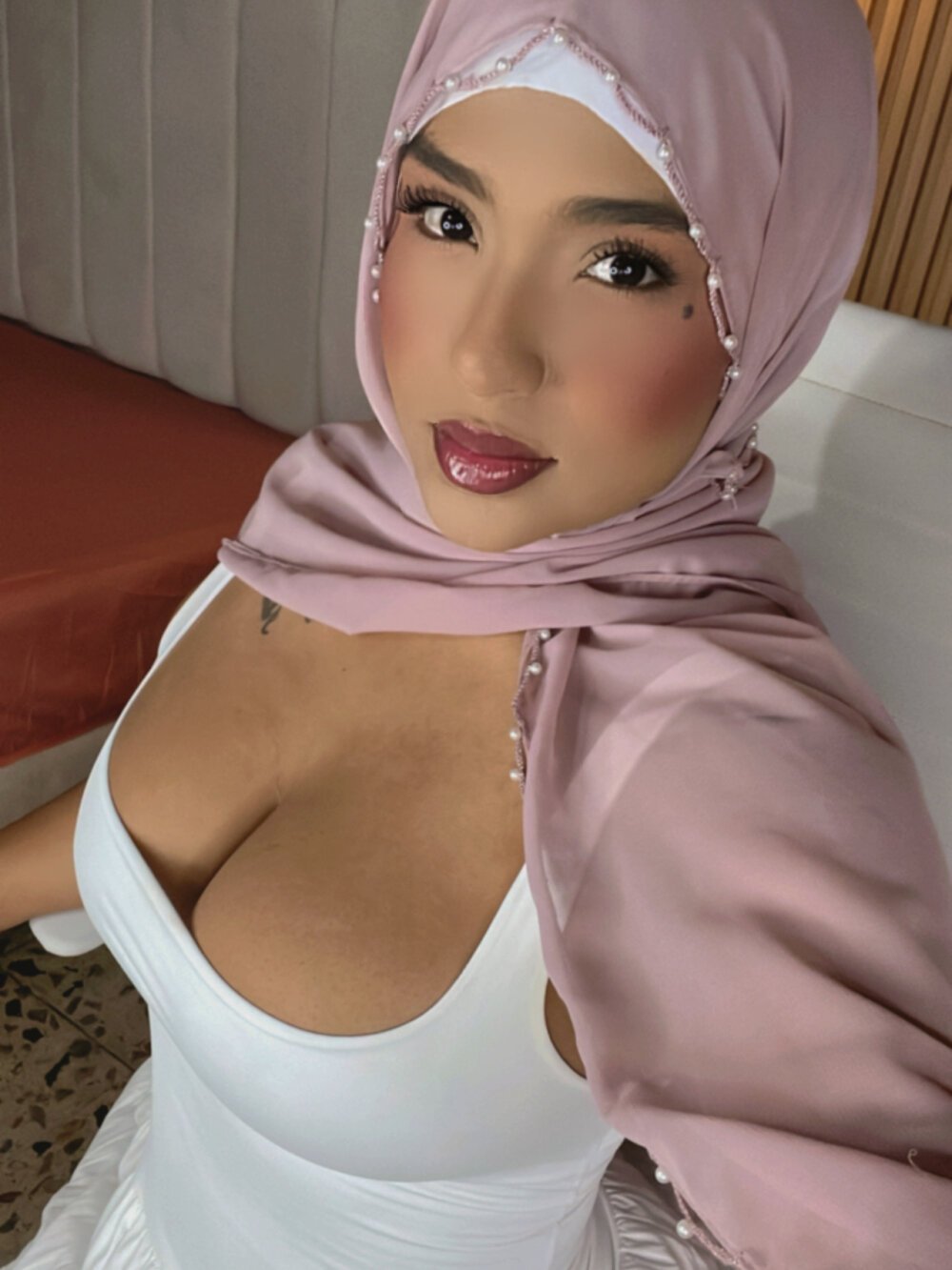 Amira-Zahra Chatroom