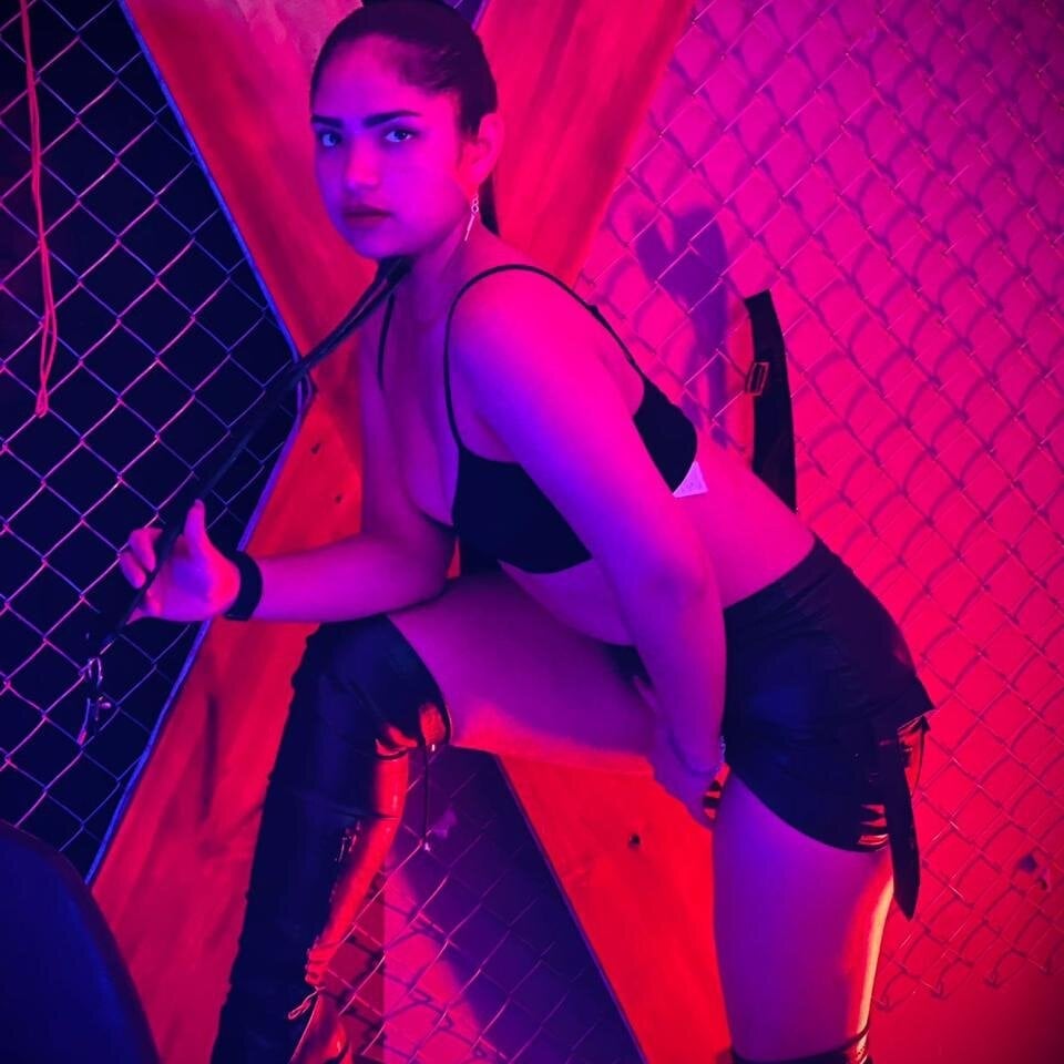 Anahi_sslaavee_bdsm Chatroom