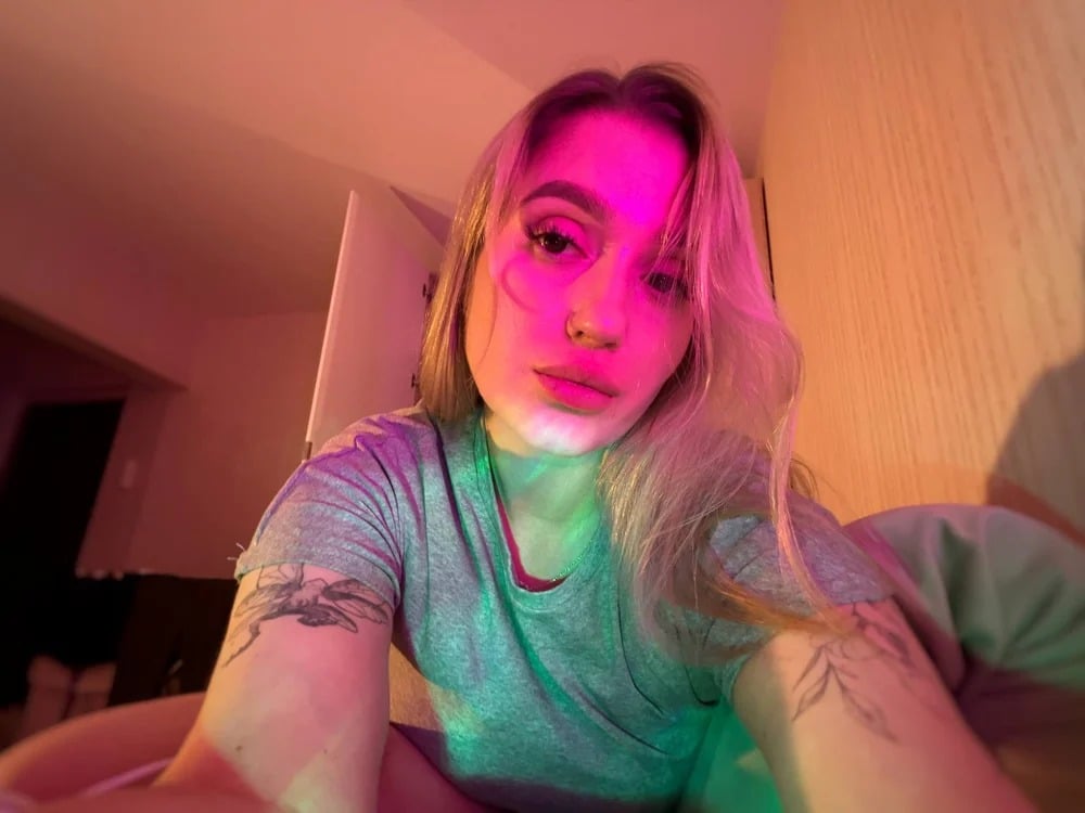 Angel_Ivory Chatroom