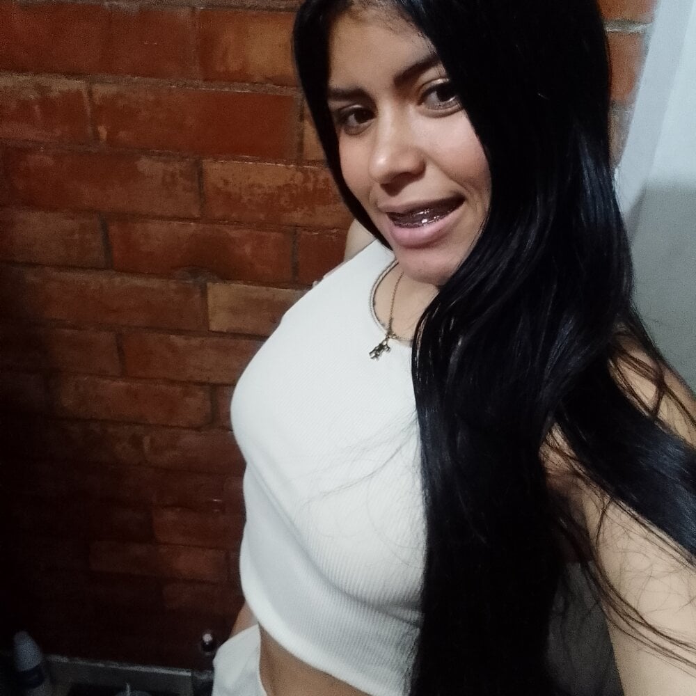 Angela_Sophie Chatroom