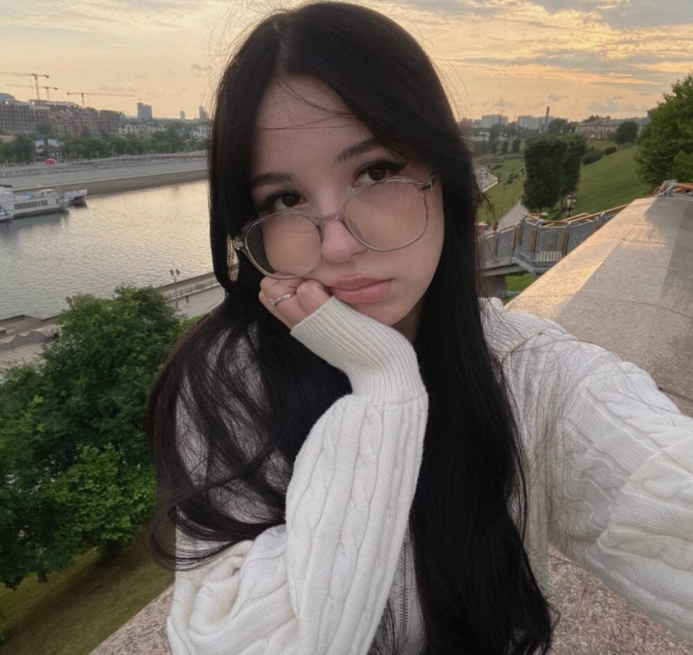 AngilaDoyal Chatroom