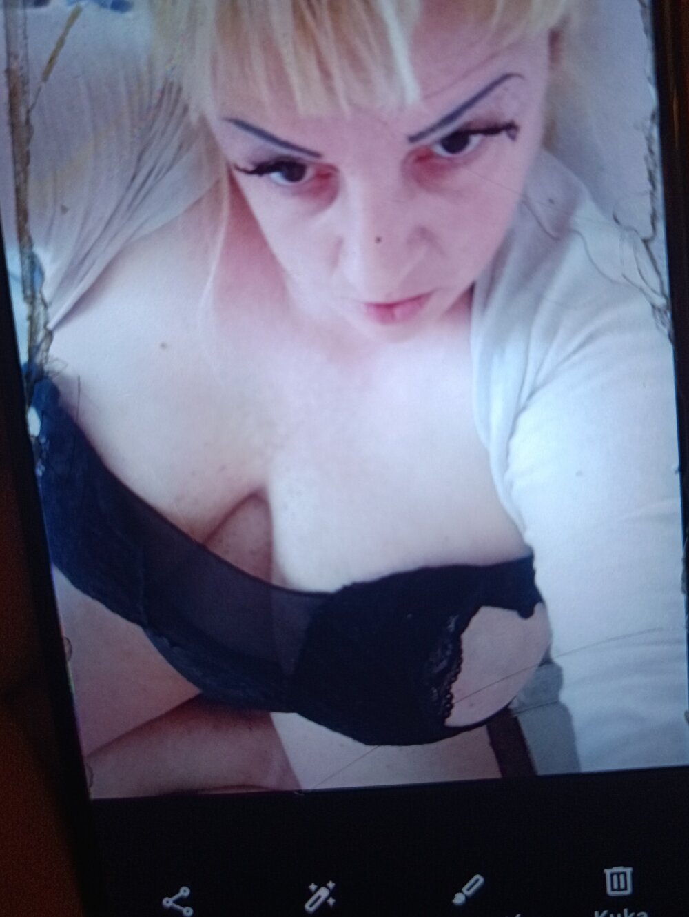 AnnStefani@xh Chatroom