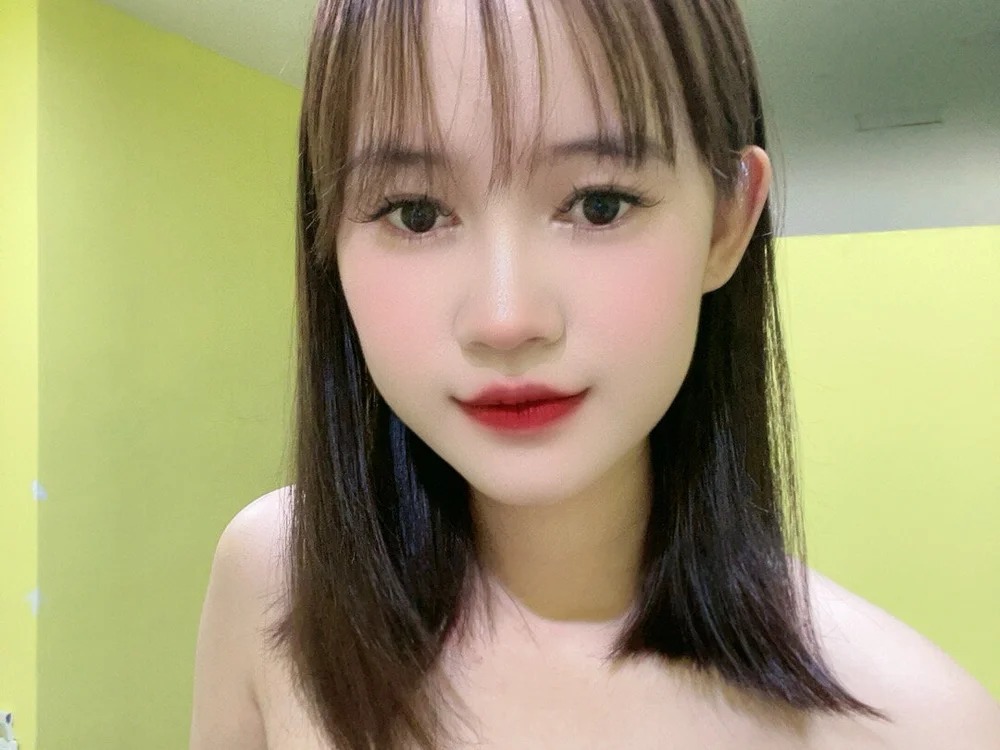 Anna_Ly2 Chatroom