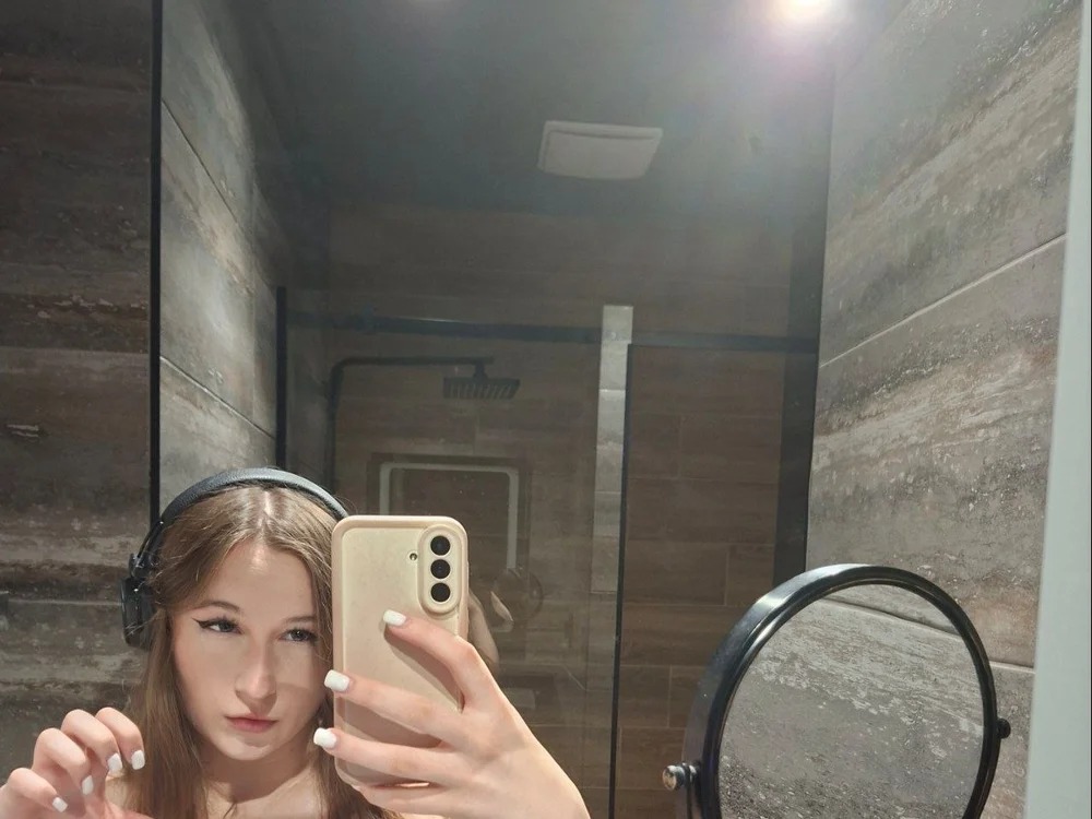 Anna__Vi Chatroom