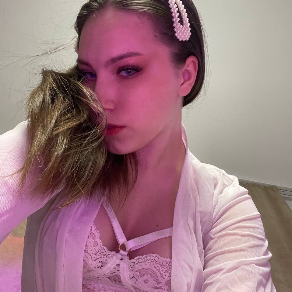 AnneNexxtDoor Chatroom