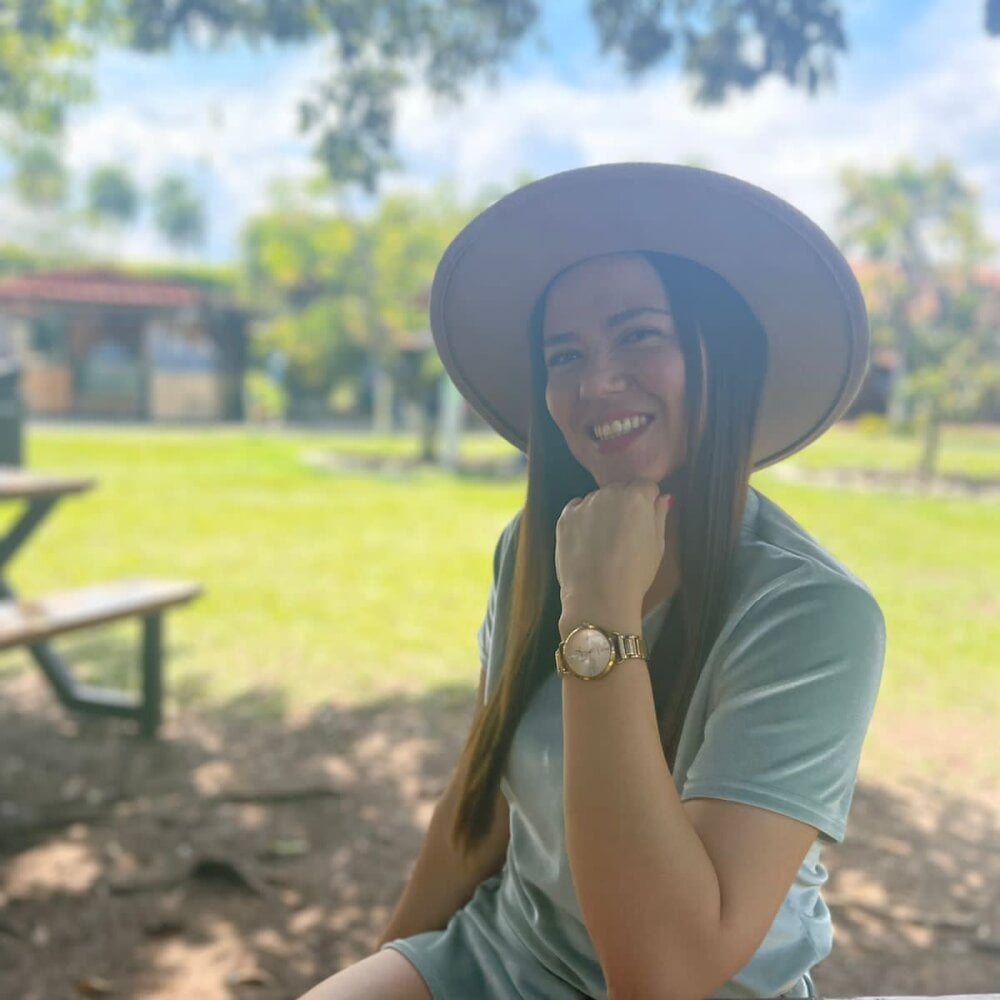 Annie_Cervantez Chatroom