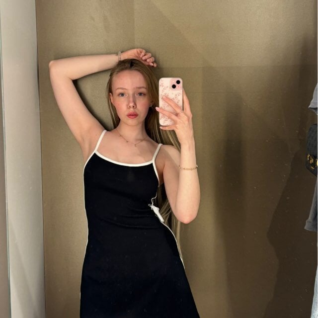 AntoniaMoravick Chatroom