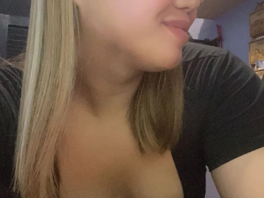 AsianHotPrecious Chatroom