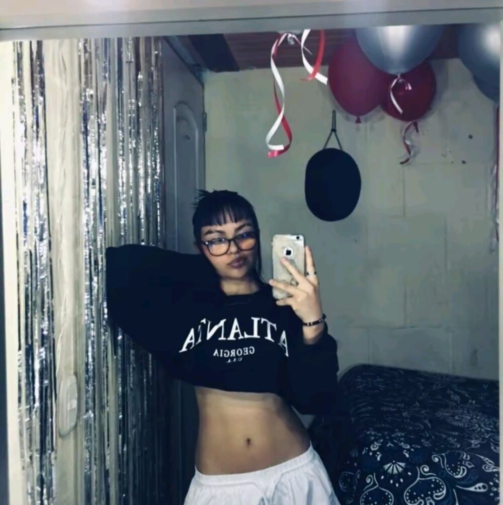 Atenea_Luxx Chatroom