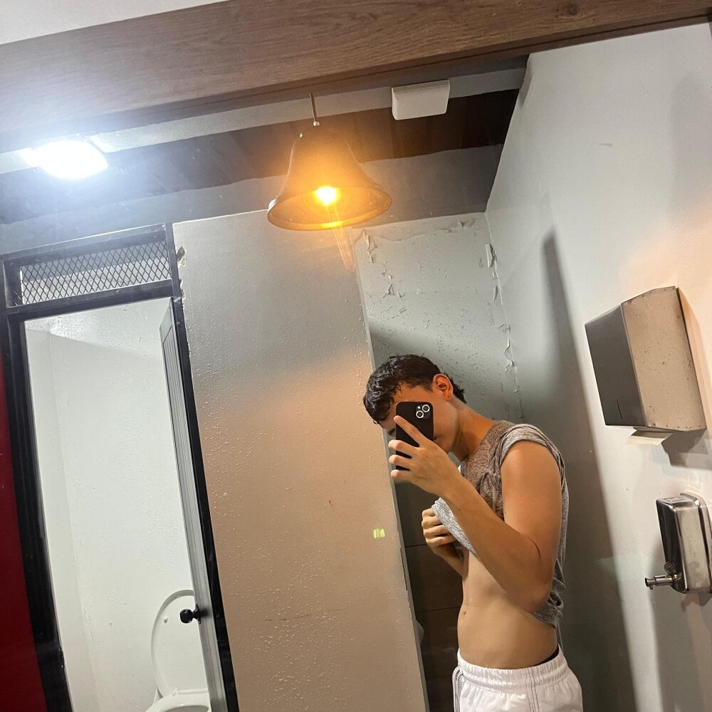 Axel_Cody_ Chatroom