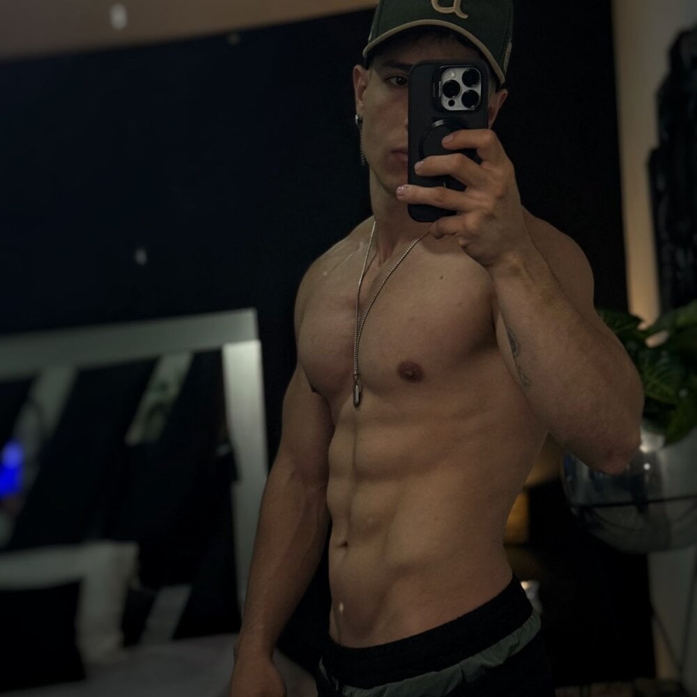 Axel_scott25 Chatroom