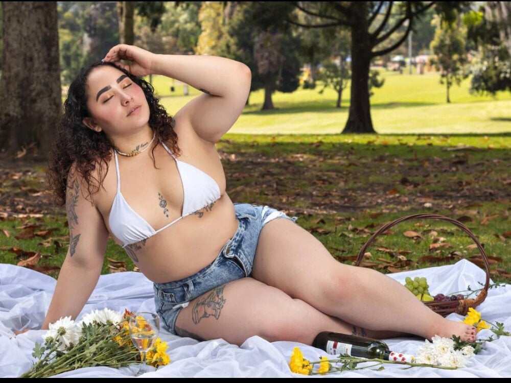 Ayla-marttinez Chatroom