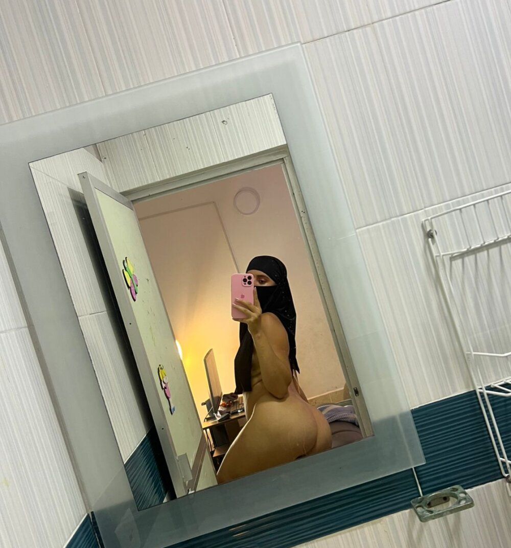Aysaa_hafsa Chatroom