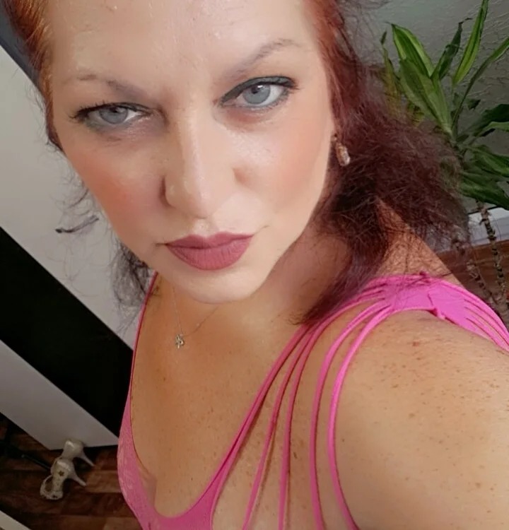 Azaleea_70 Chatroom