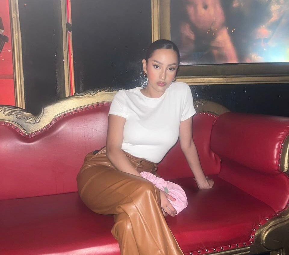 BEELLA_TAY1 Chatroom