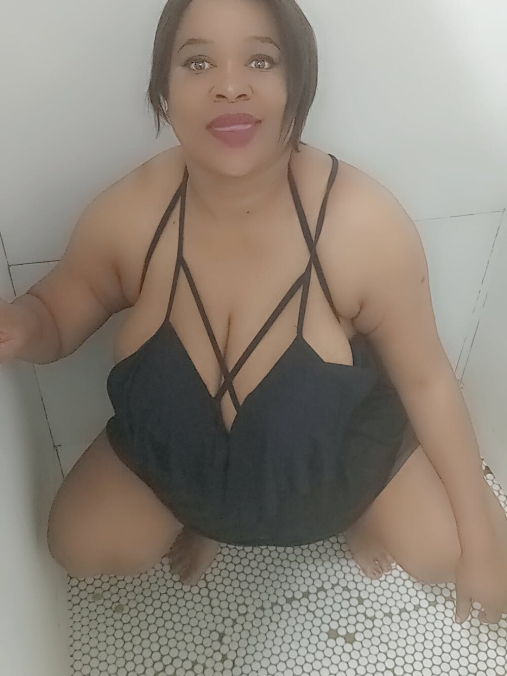 BUSTY_QUEEEN Chatroom