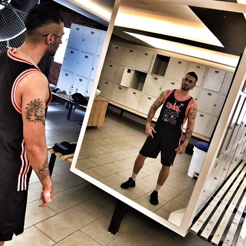 Baddfuckerr Chatroom