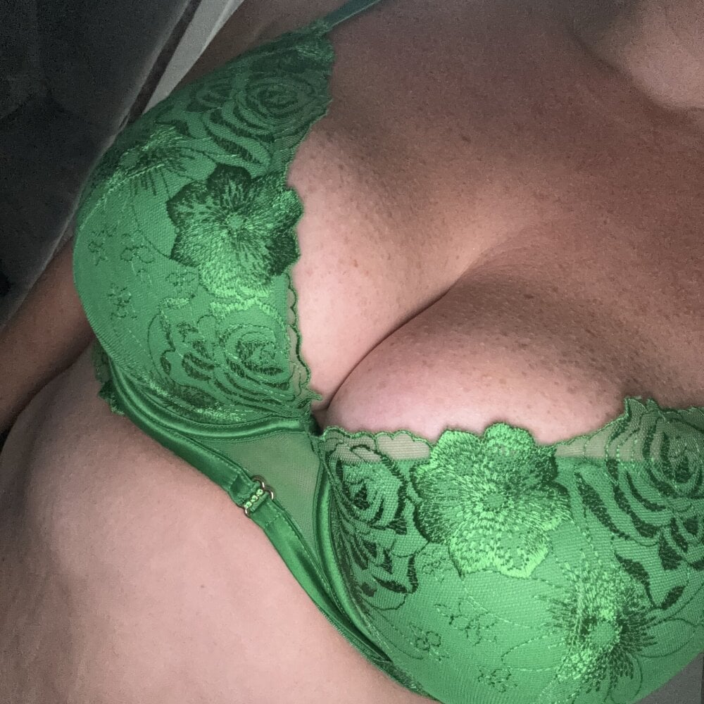 BbwGreenEyes69_ Chatroom