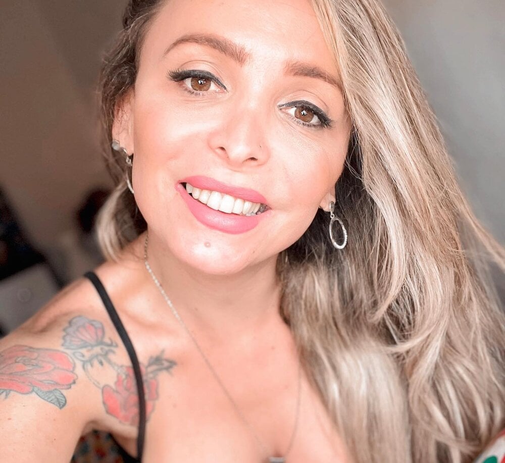 BellaRubiaEs Chatroom