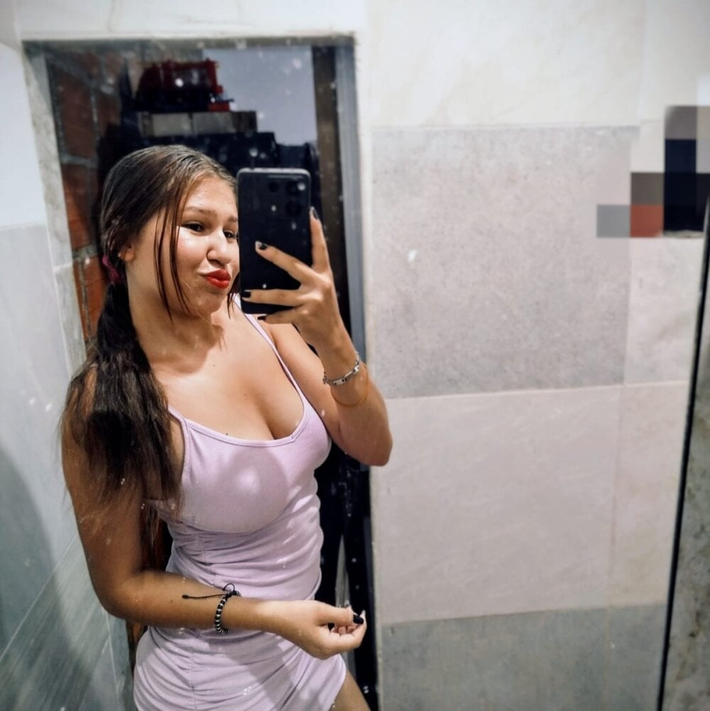 Bella_Blanca Chatroom