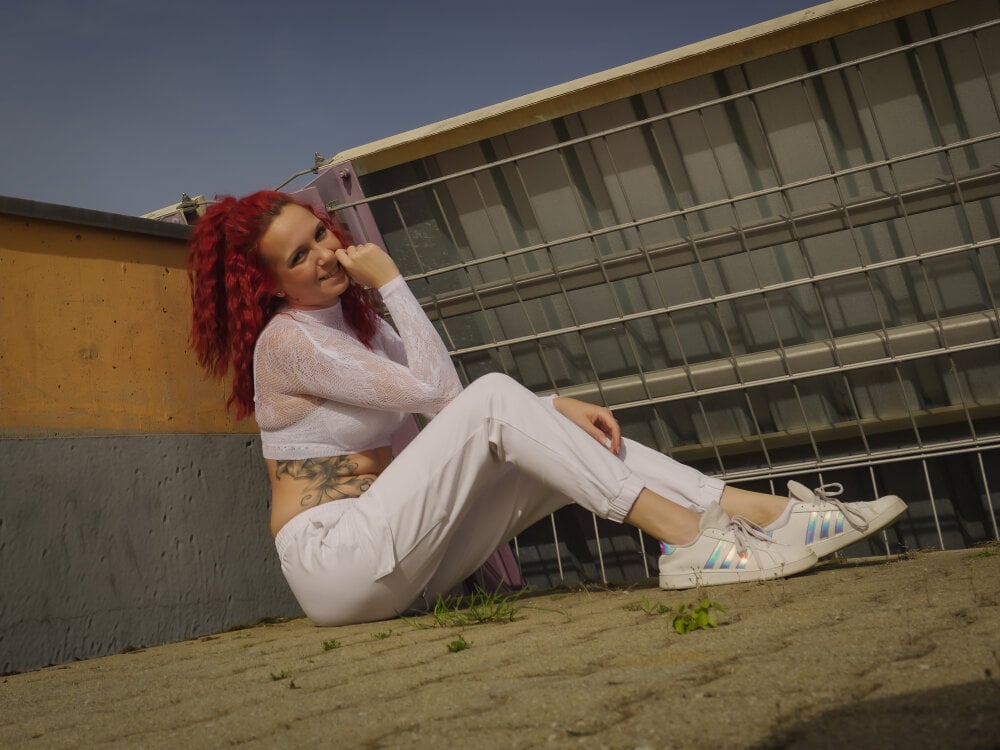 Bella_Chloe_Rose Chatroom