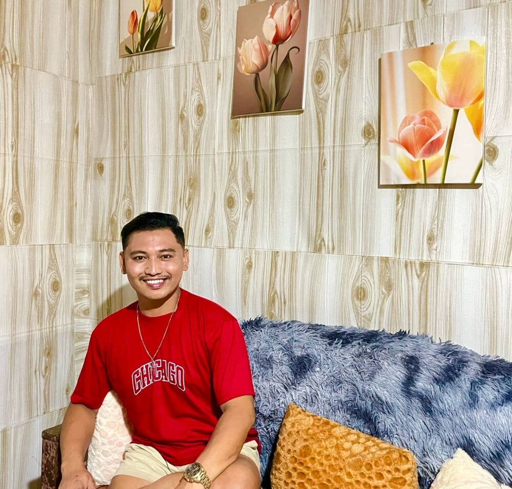 BicuriousExploer Chatroom