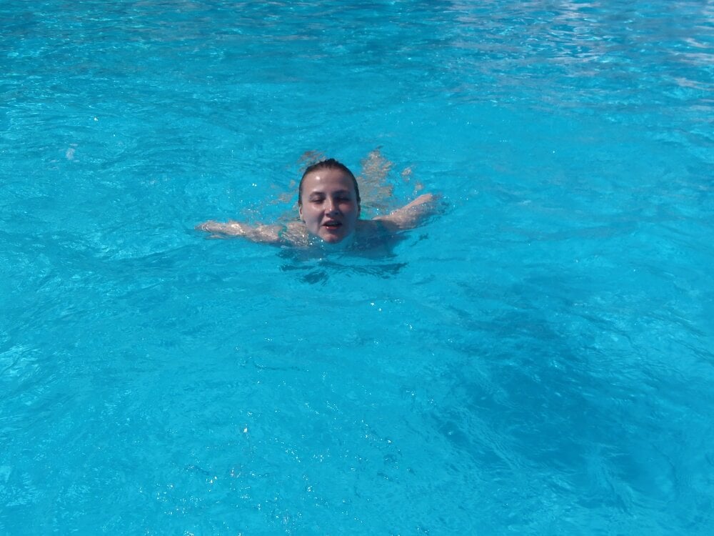 BikiHellena Chatroom