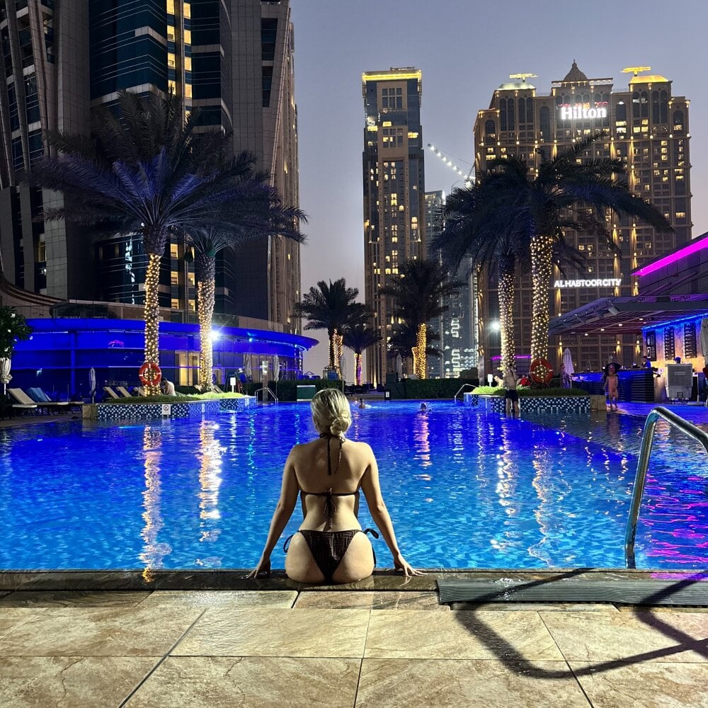 BlondeBetty Chatroom