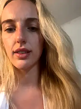 BlondeBombshellAmelia Chatroom