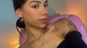BrunetteAdams001