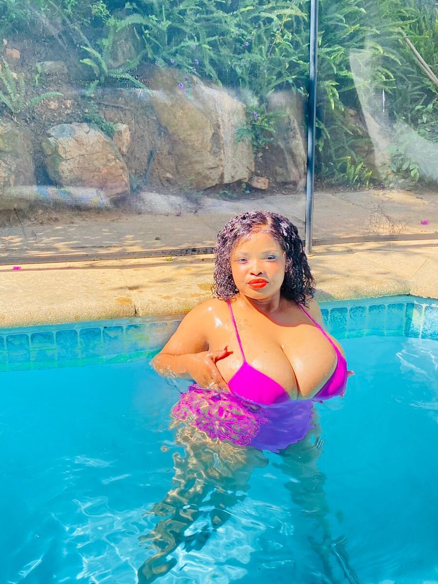 Busty_barbie Chatroom