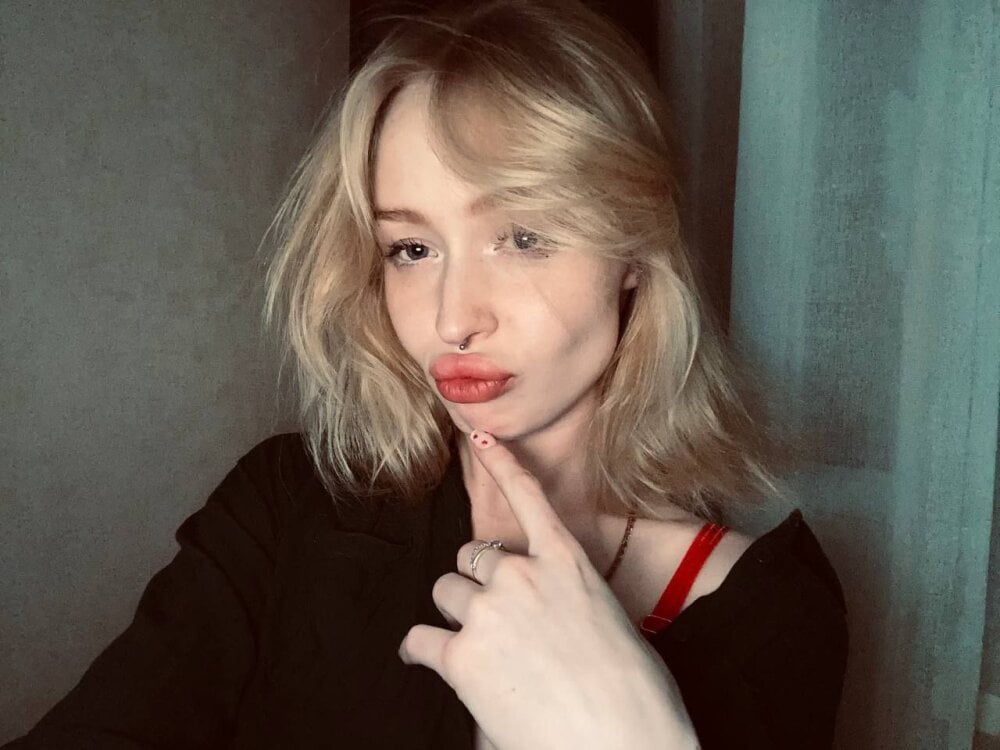 CarolineDjein Chatroom