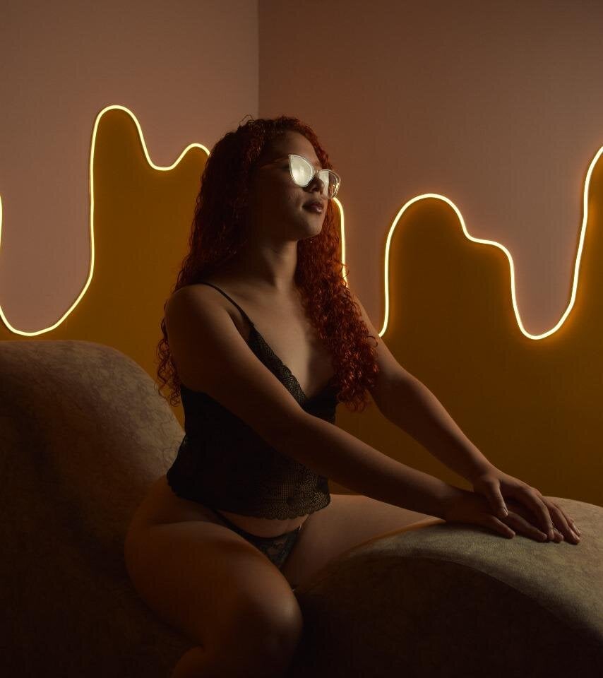 Catalella_Red Chatroom