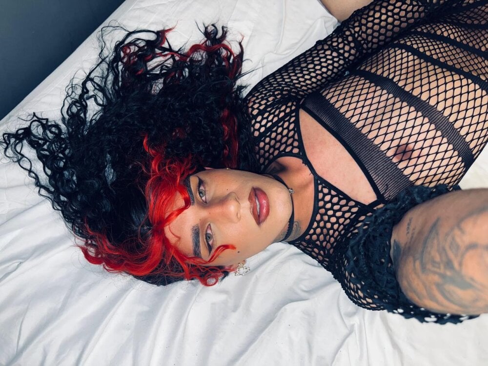 ChannelJonesBigCock Chatroom